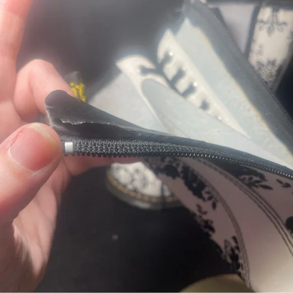 Dr Martens White/Black Flocked Damask 14 Eyelet UK 3 US 5 - Picture 11 of 16